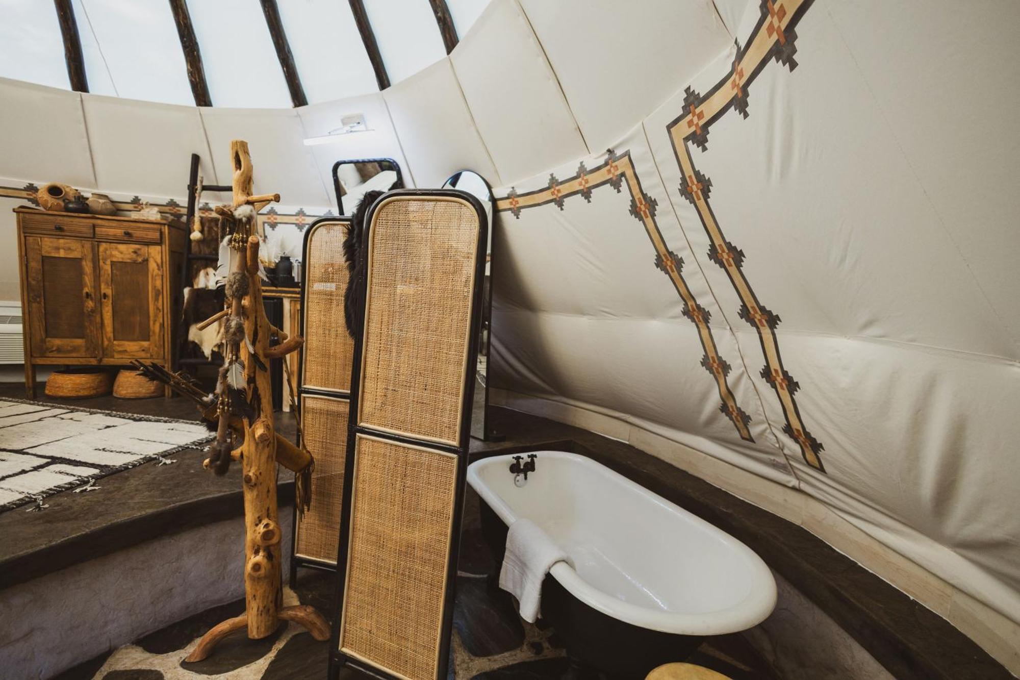 Lobo Tipi At El Mistico Ranch *