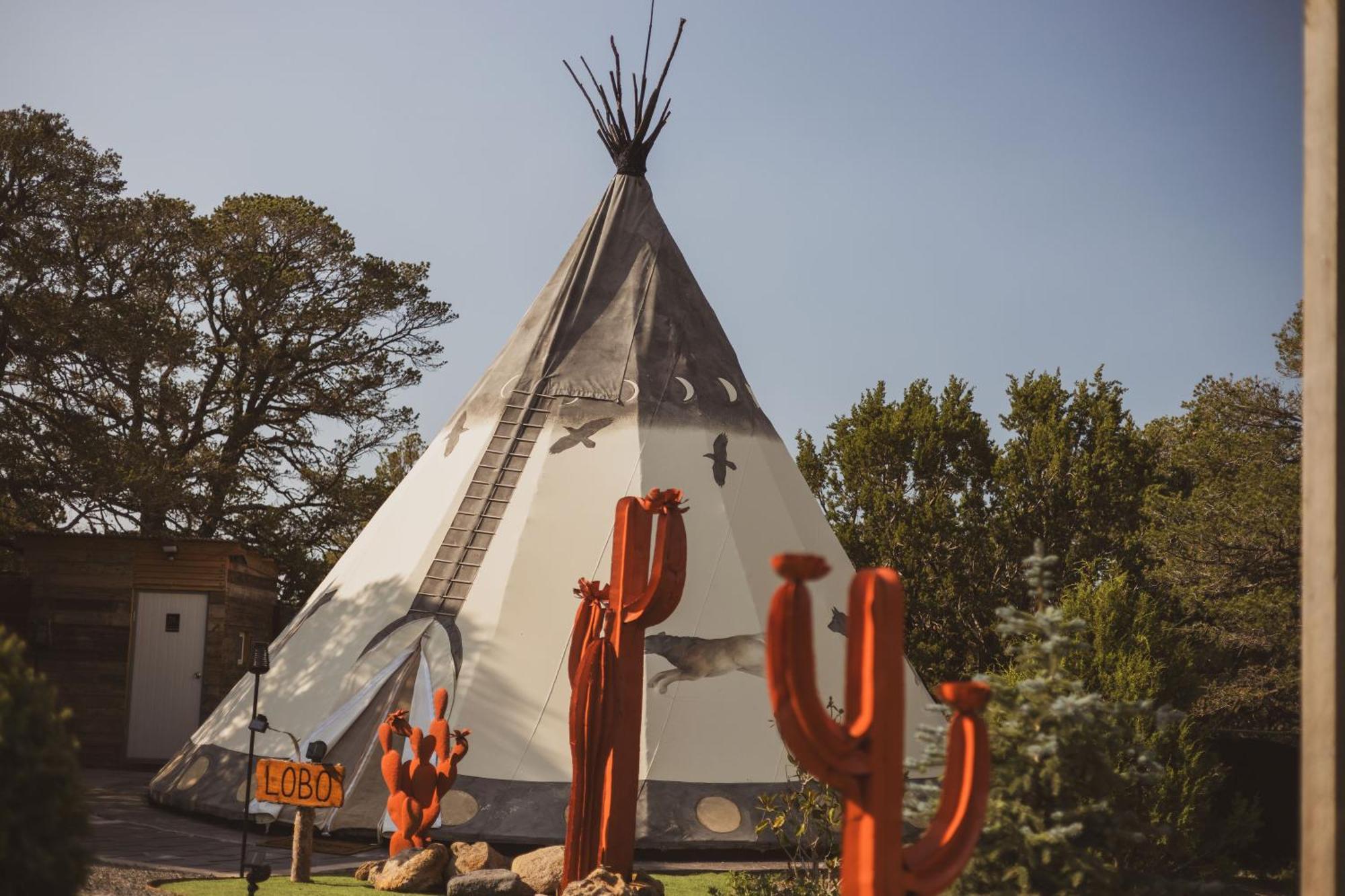 Lobo Tipi At El Mistico Ranch Tente de luxe *
