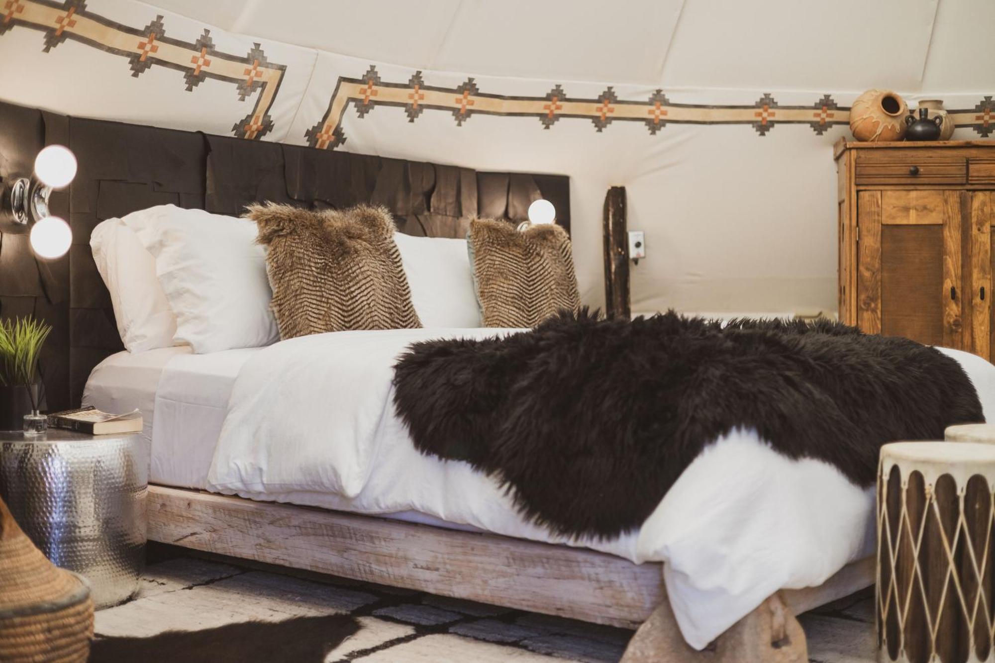 Lobo Tipi At El Mistico Ranch