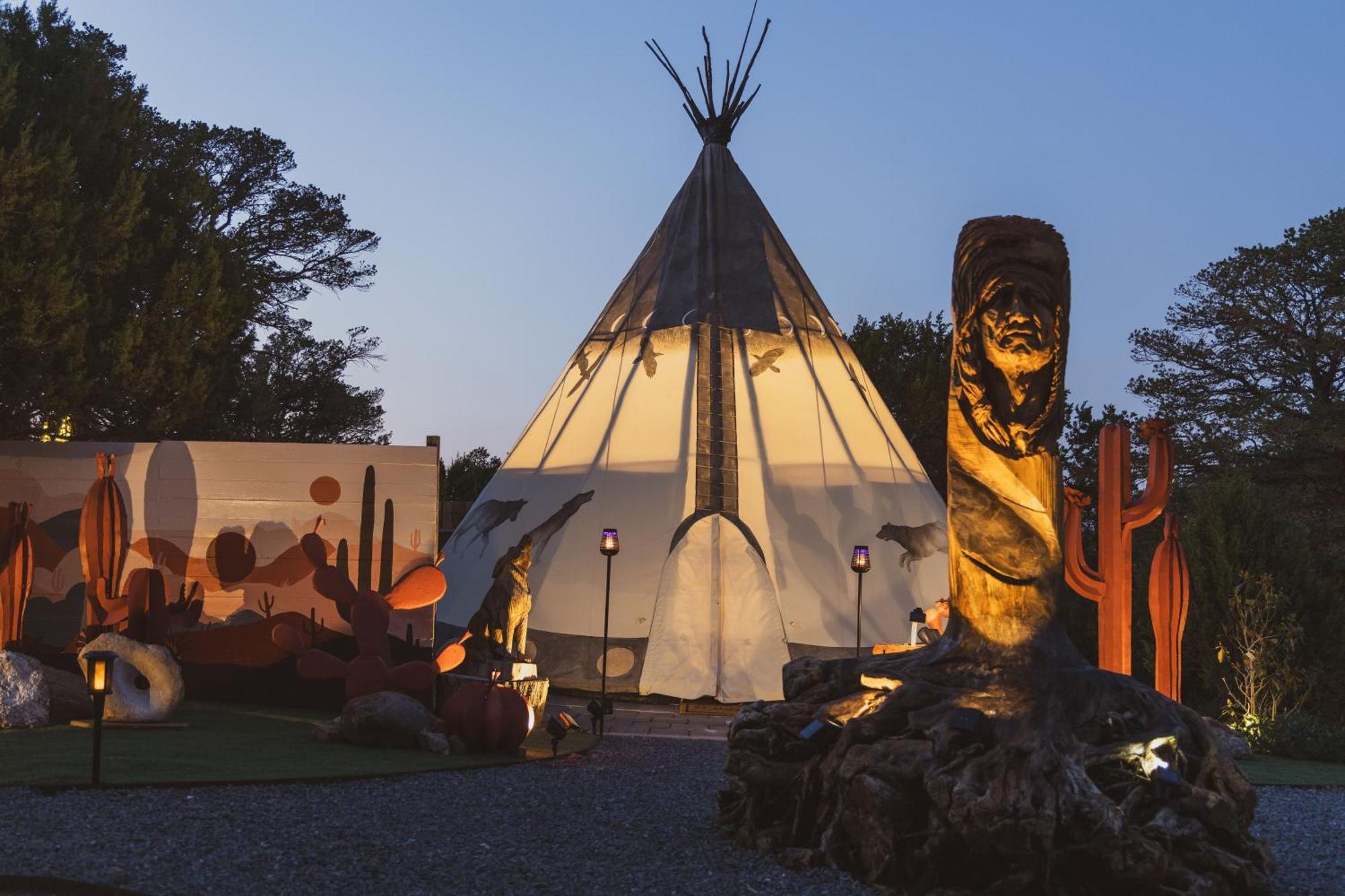 Lobo Tipi At El Mistico Ranch Campismo de Luxo *