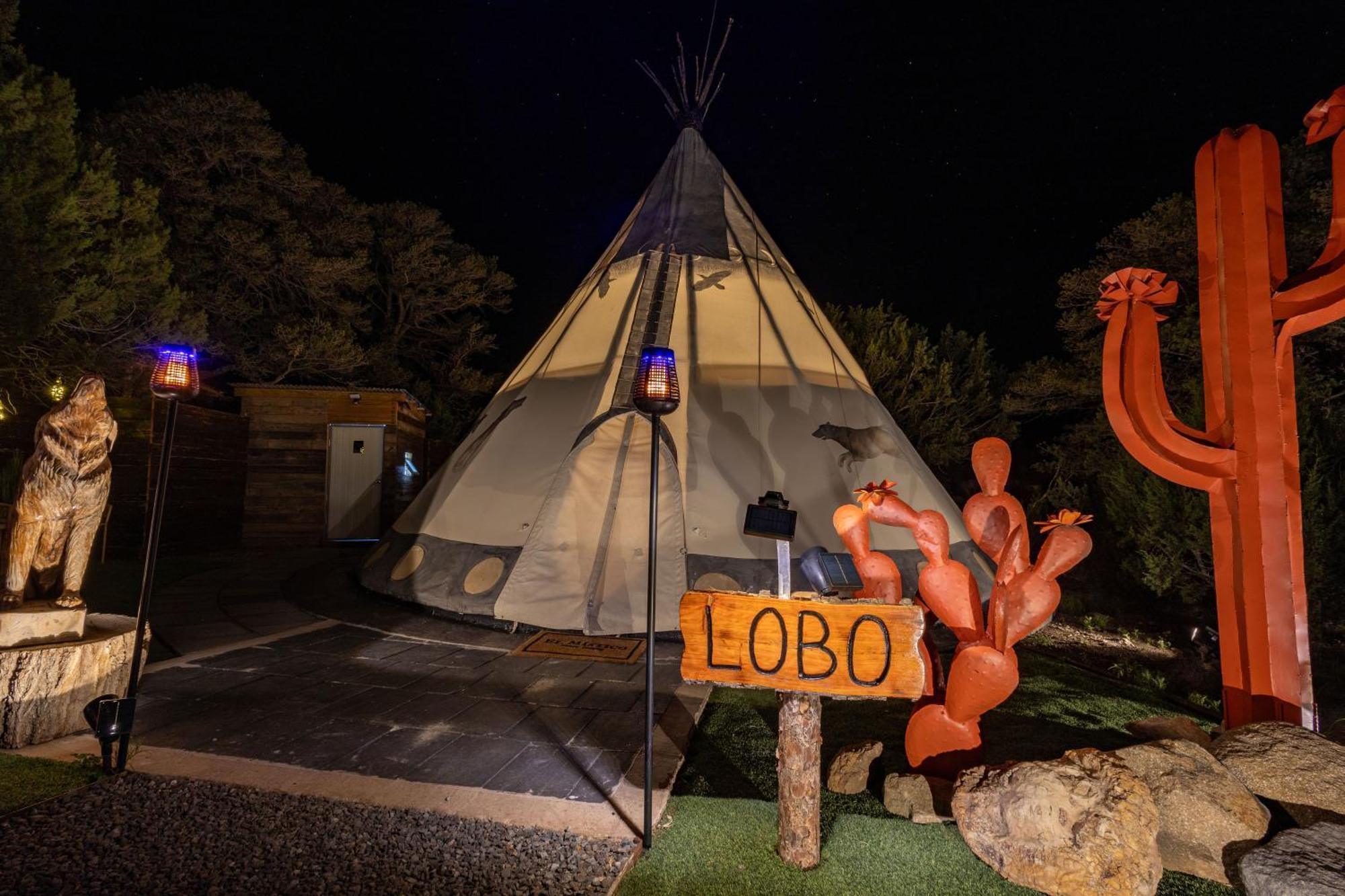 Campismo de Luxo Lobo Tipi At El Mistico Ranch Nogal