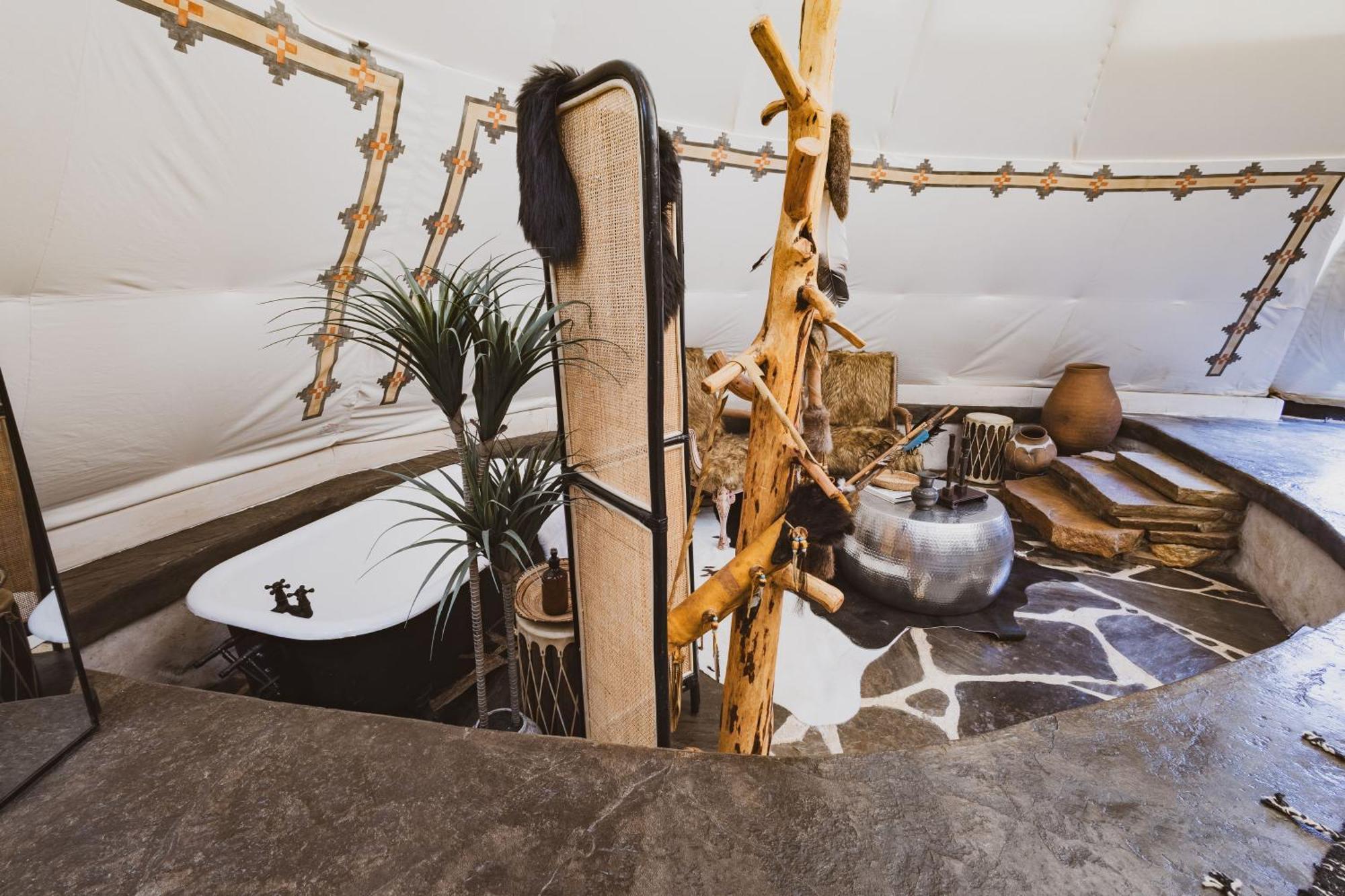 Lobo Tipi At El Mistico Ranch Campismo de Luxo
