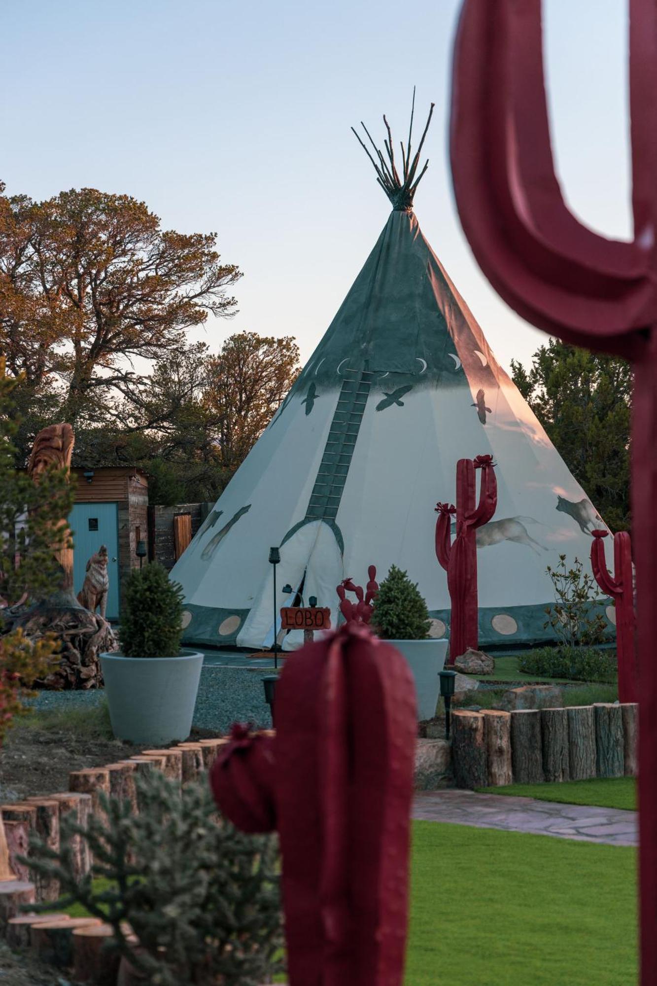 Lobo Tipi At El Mistico Ranch